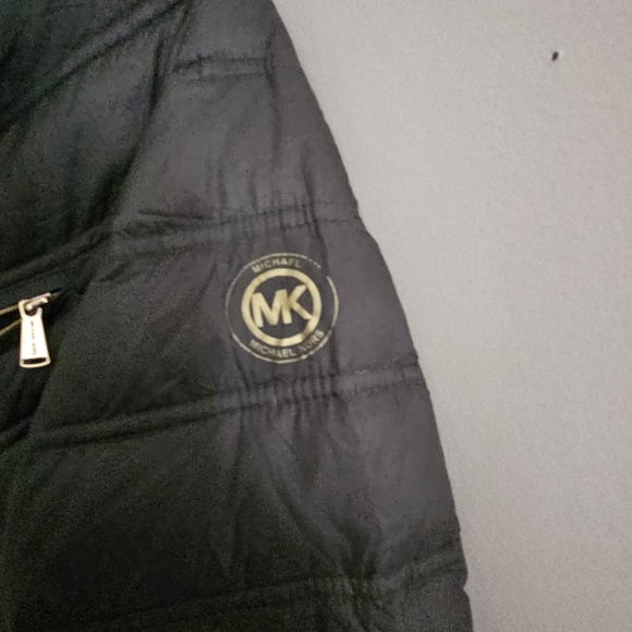 Ladies Michael Kors puffer jacket - Picture 3 of 4
